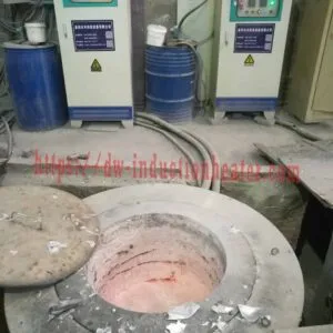 Melting aluminum furnace